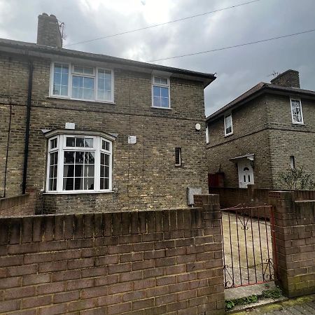 Good Priced Single Rooms In Sherperds Bush 런던 외부 사진