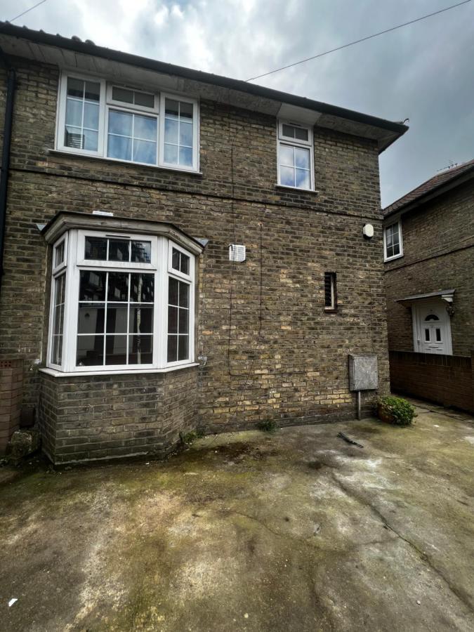Good Priced Single Rooms In Sherperds Bush 런던 외부 사진